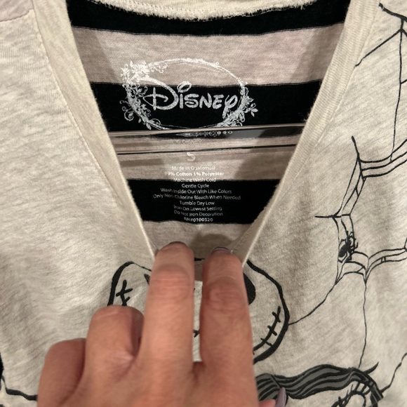 - Disney Nightmare Before Christmas womens’s tank top. - Picture 3 of 4